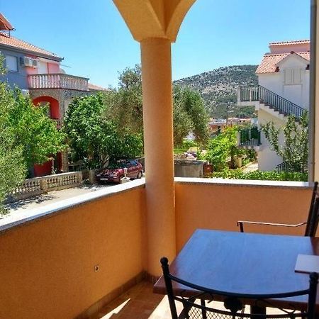 Apartments Antonija - Fitness Vinišće 외부 사진