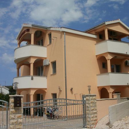 Apartments Antonija - Fitness Vinišće 외부 사진