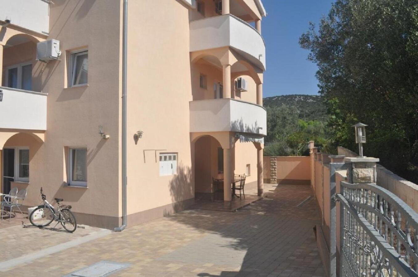 Apartments Antonija - Fitness Vinišće 외부 사진