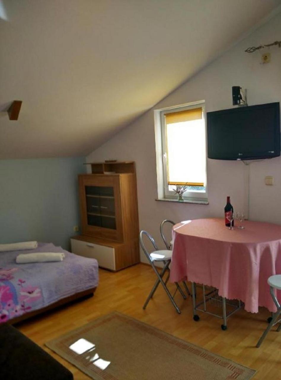 Apartments Antonija - Fitness Vinišće 외부 사진
