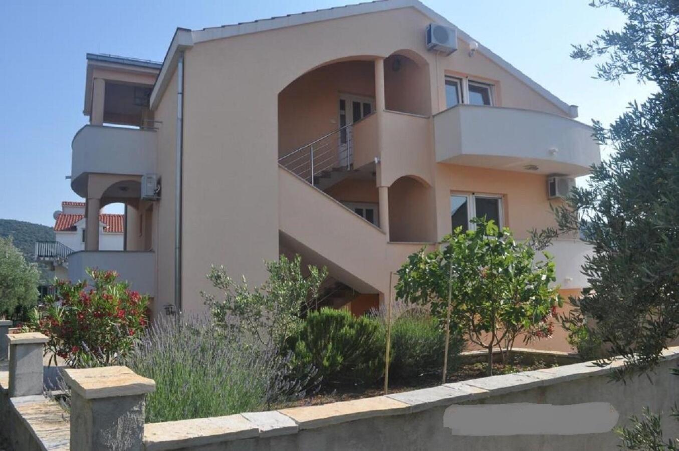 Apartments Antonija - Fitness Vinišće 외부 사진
