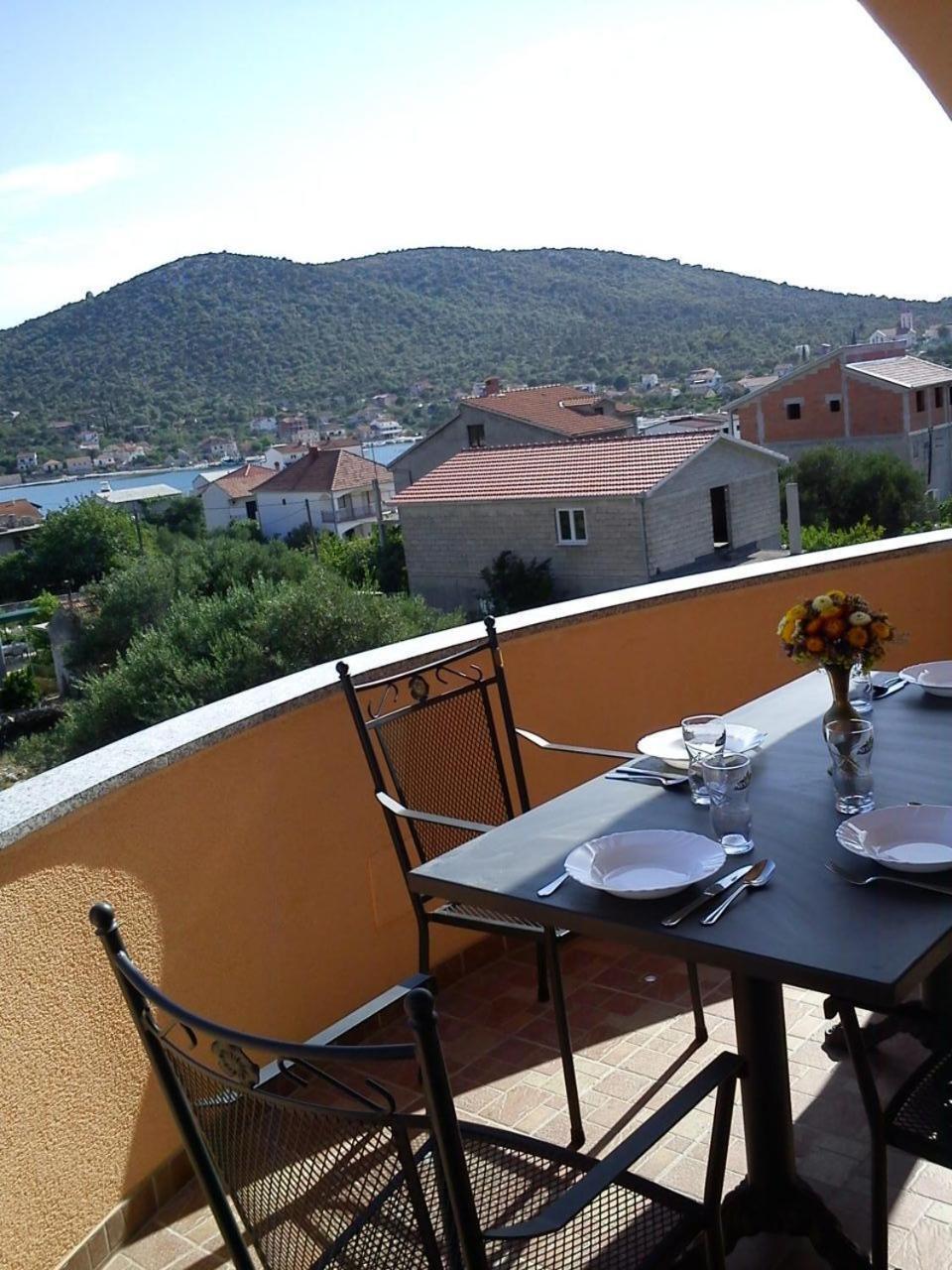 Apartments Antonija - Fitness Vinišće 외부 사진