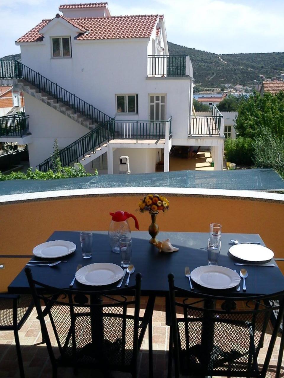 Apartments Antonija - Fitness Vinišće 외부 사진